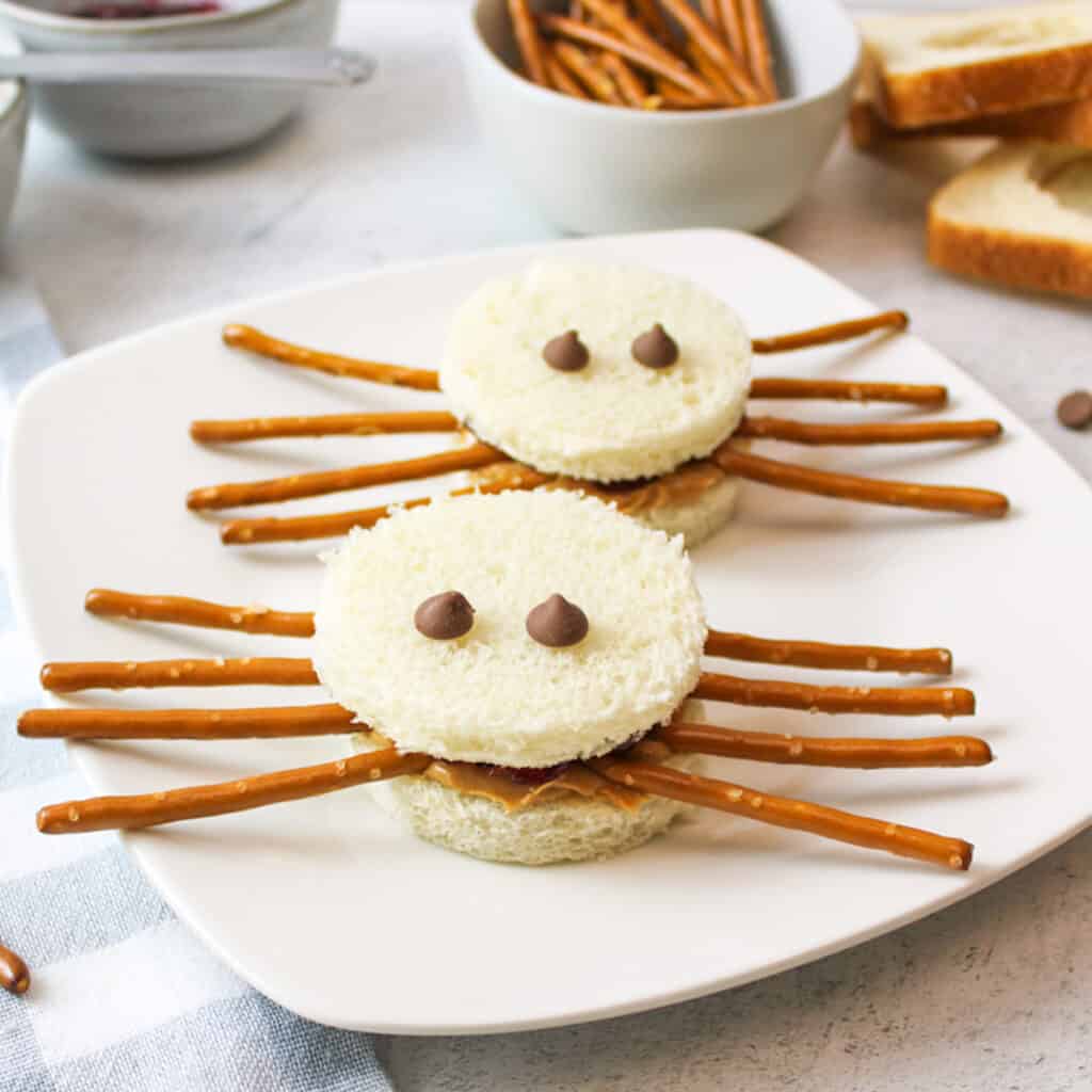 Spider Buffet Spider Sandwiches - BeeyondCereal