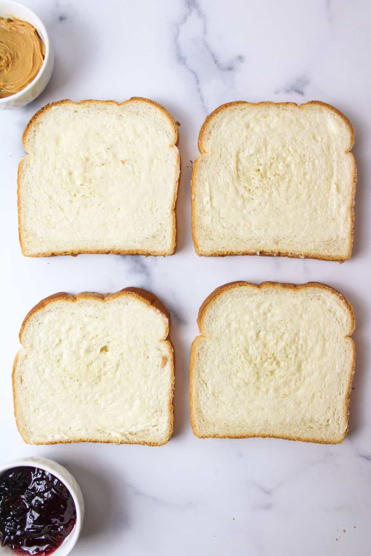 buttered bread slices