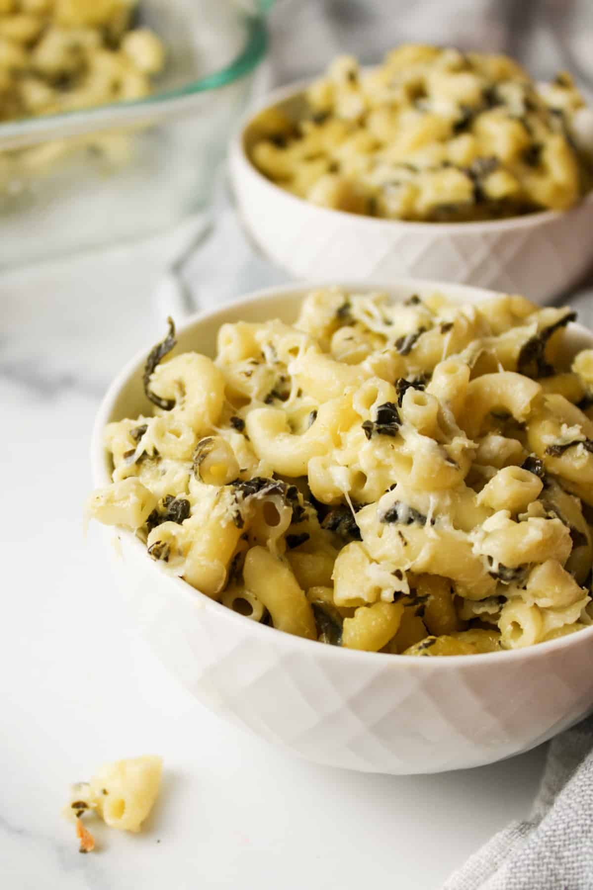 bowls of spinach artichoke mac and cheese.
