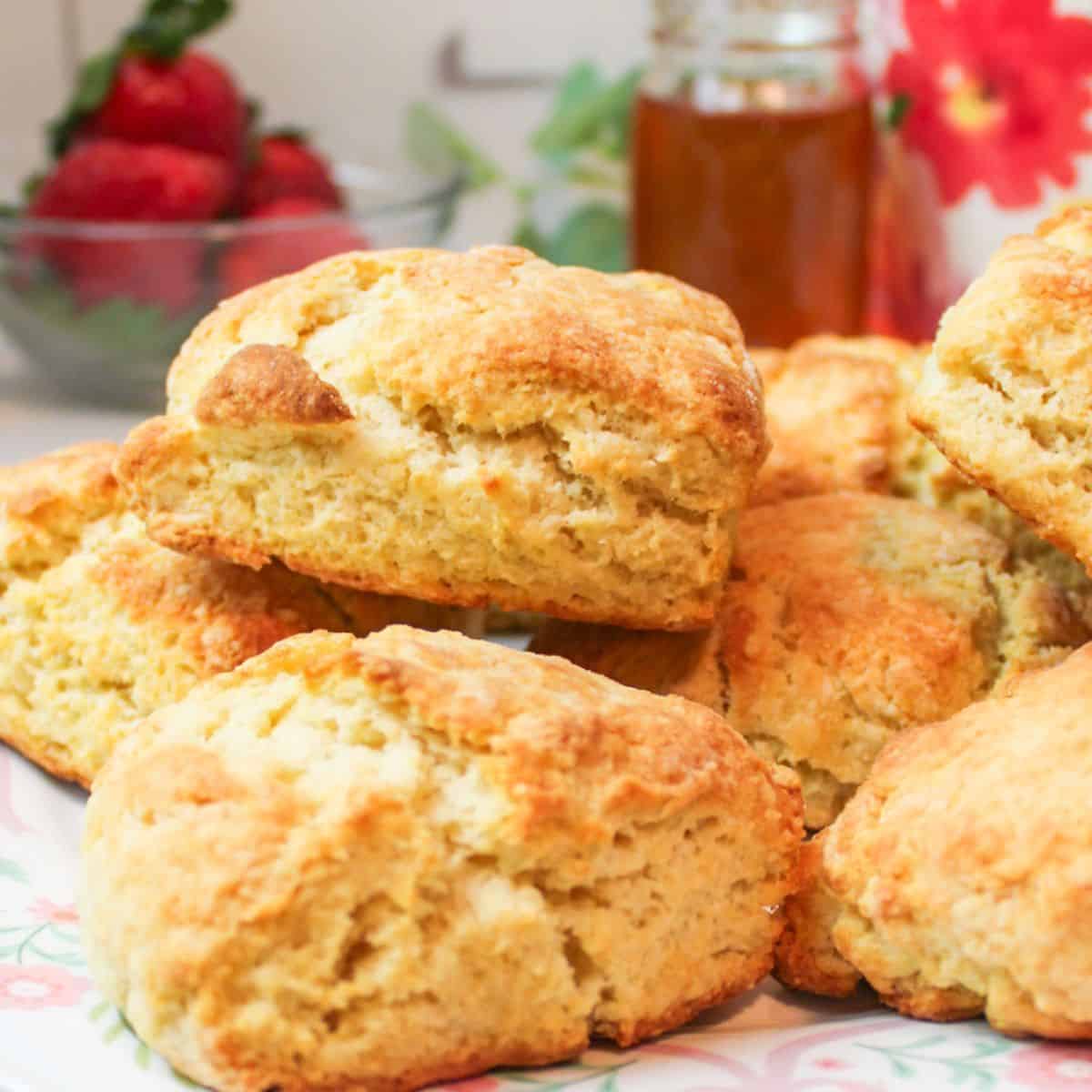 4 Ingredient Scones - BeeyondCereal